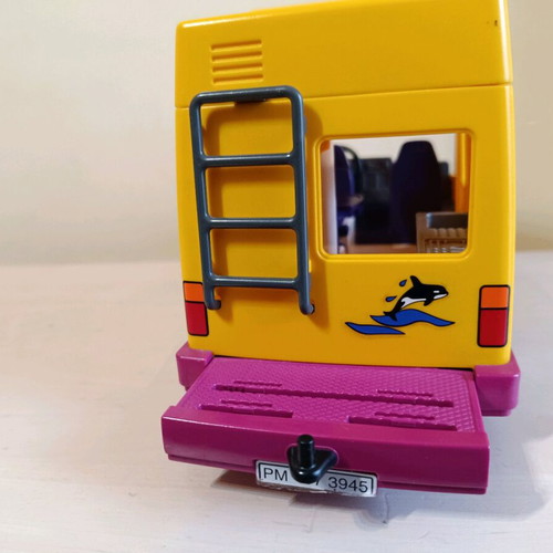Playmobil camper used with missing parts and breaks