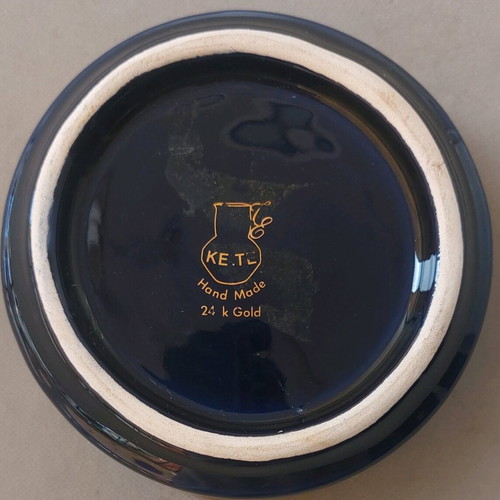 Ket.e. ashtray 24 carat like new, gold with 2 small rests