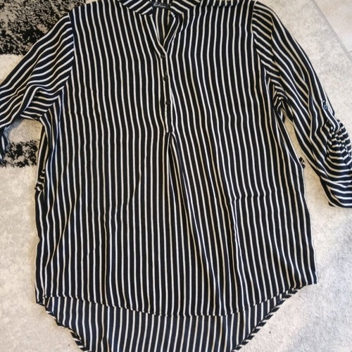 Black and white shirt One Size like new