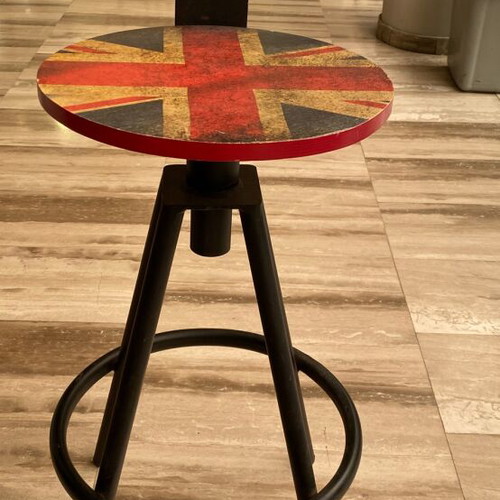 High stools set of 10 with four tables like new