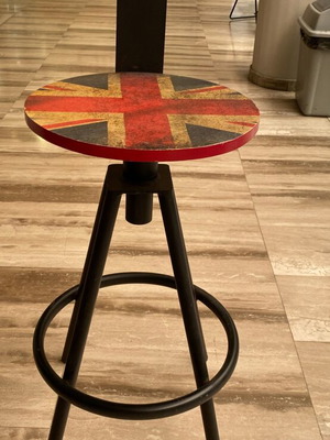 High stools set of 10 with four tables like new