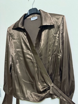 Brown satin wrap shirt size M, like new