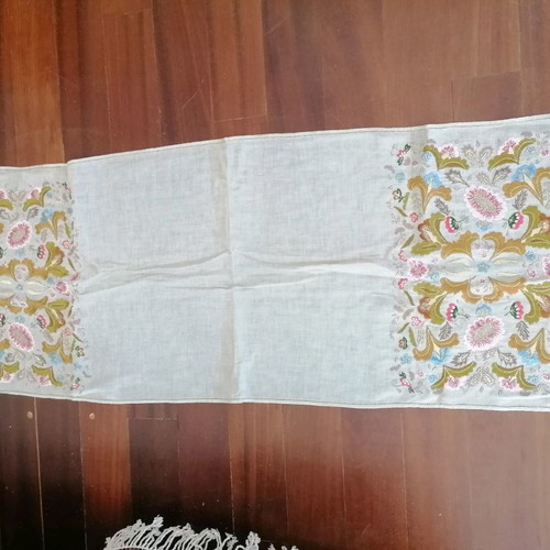 Hand-embroidered linens used, pack of 8, various designs