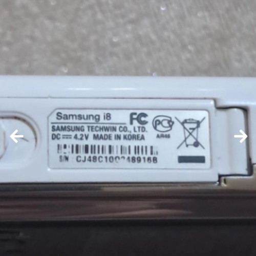 Samsung i8 8.2 MP compact camera