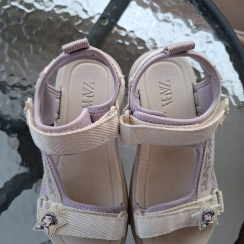 Zara K Pop Demon Hunters girls sandals like new, size 33, white and grey