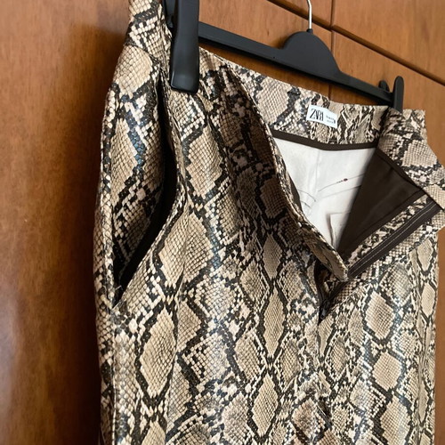 Zara women's pants like new, size XXL, beige snake texture