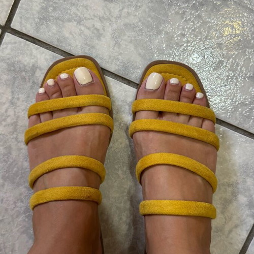 Only flip-flops size 37 yellow like new