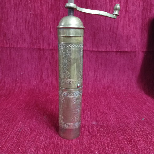 Brass mill used in very good condition