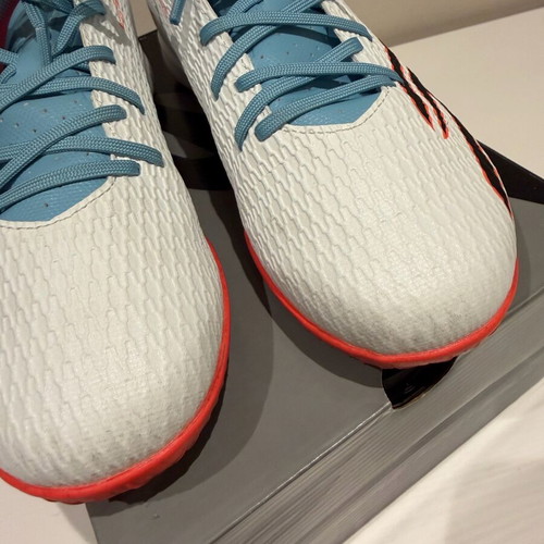 Skechers Soccer Shoes SKX_2 JR Youth TF like new, white and blue, size 35
