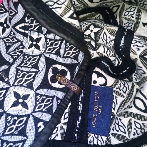 Louis Vuitton hat like new, size S