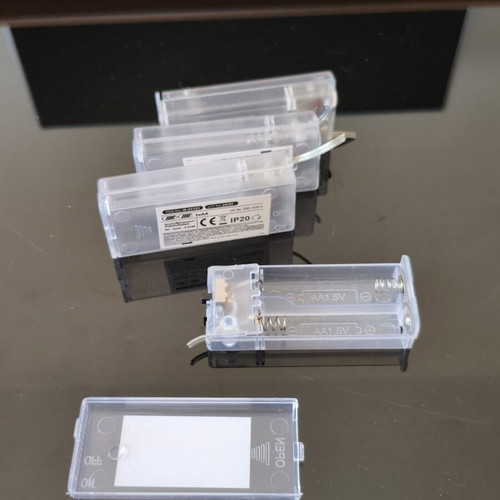 Battery holders 2xAA pack of 4 with switch like new