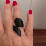 Black adjustable ring like new