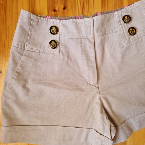 Beige Bermuda shorts size S like new with vintage buttons