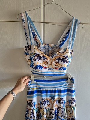Summer set like new with white and yellow pattern