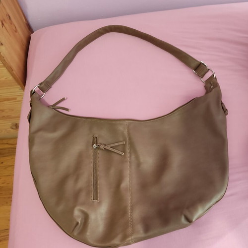 Hobo shoulder bag like new, brown olive color, 32cm height, 55cm length