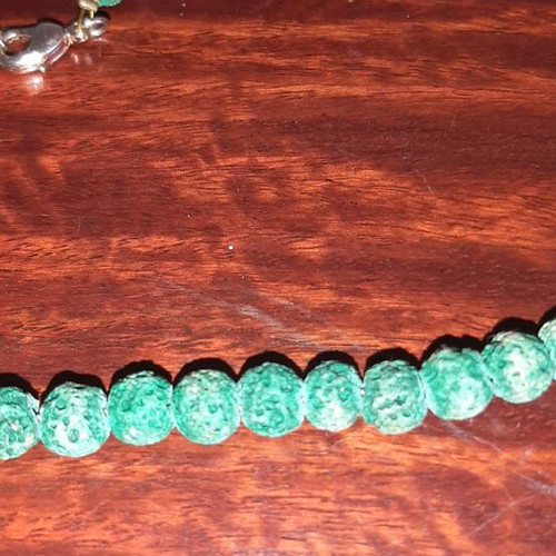 Necklace used, made of green coral and pearl