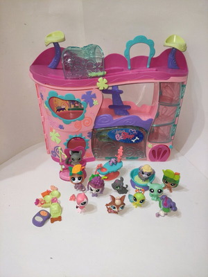 Littlest Pet Shop Pet Cozy Care Adoption Center playset and 12 figures like new pack