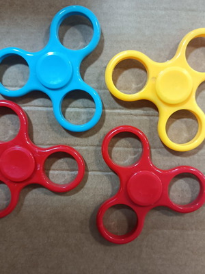 Hand spinner set of 4 like new