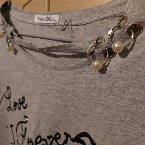 Foresta Bella Grey Short Sleeve T-Shirt New with Strass, Studs and Pearls Size Small/Medium