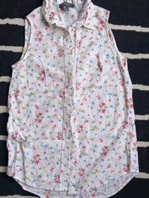 Primark sleeveless shirt with flowers like new XS