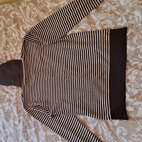 Women's short brown blouse with hood and long sleeves like new