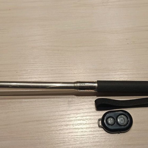 Selfstick telescopic selfie stick new with Bluetooth button