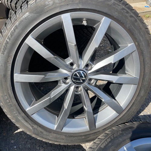 Original Monterey rims like new for Volkswagen B8 with Pirelli tires