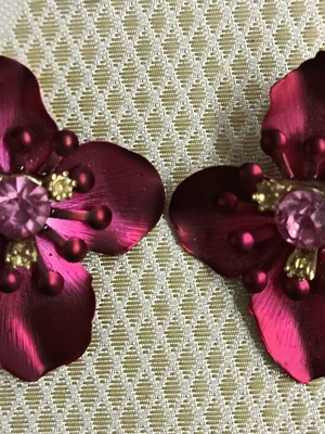 Women's earrings like new flower-shaped purple