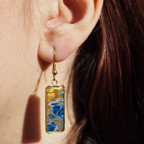 Artistic earrings with epoxy resin and gold-plated stainless steel base