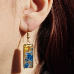 Artistic earrings with epoxy resin and gold-plated stainless steel base