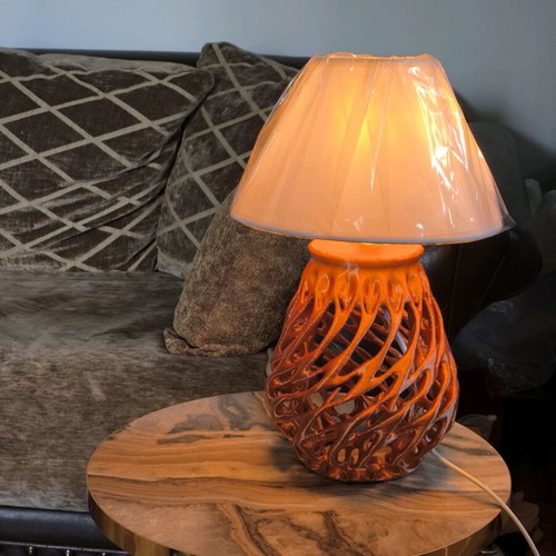 Table lamp like new, plastic with white lampshade
