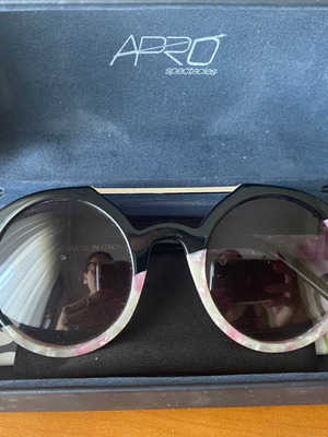 Слънчеви очила APRO употребявани, розови и черни
