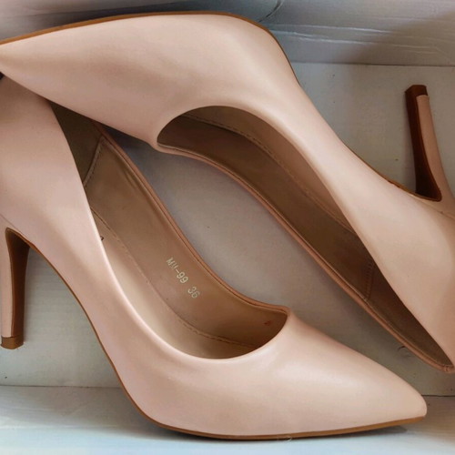 Nude pumps with thin heel size 36 like new