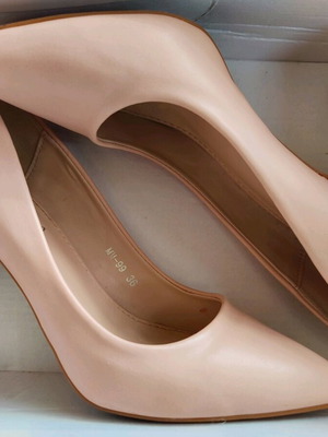 Nude pumps with thin heel size 36 like new