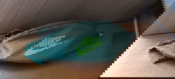 Nike τσαντάκι μέσης