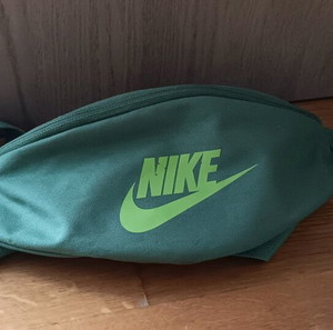 Nike τσαντάκι μέσης