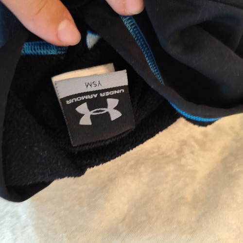 Under Armour fleece kids size small like new, black and blue