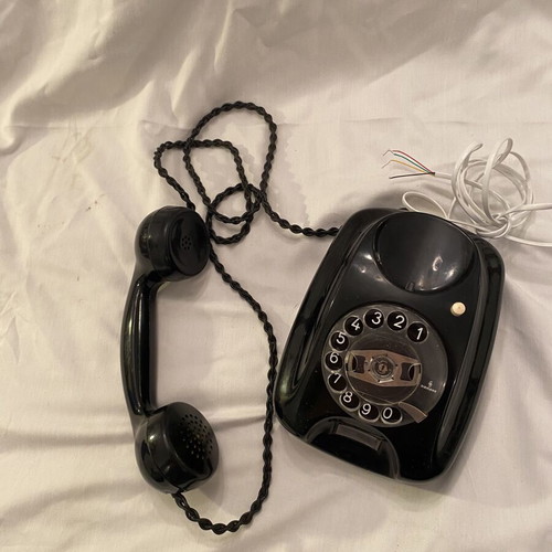 Siemens antique analog telephone used with vertical handset placement