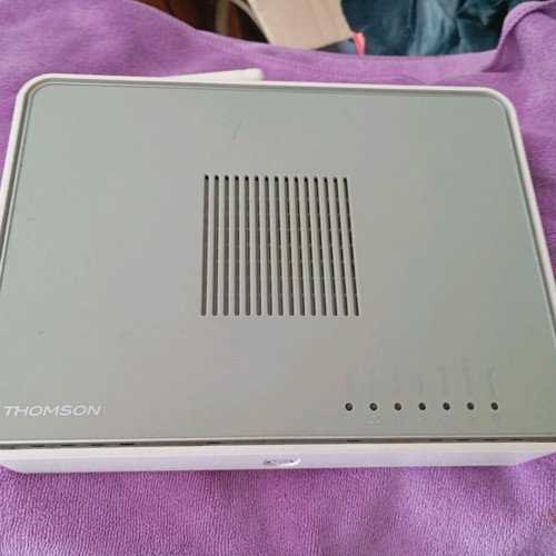 Thomson TG 872 router like new without cables