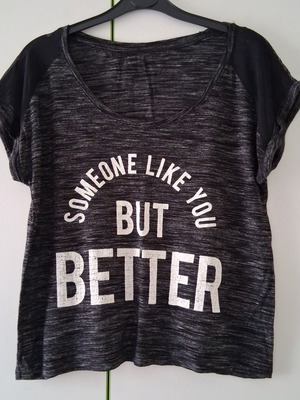 Short-sleeve t-shirt like new, size L, black and white