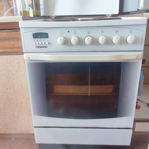 Eskimo electric stove used with electronic timer and illuminated switches