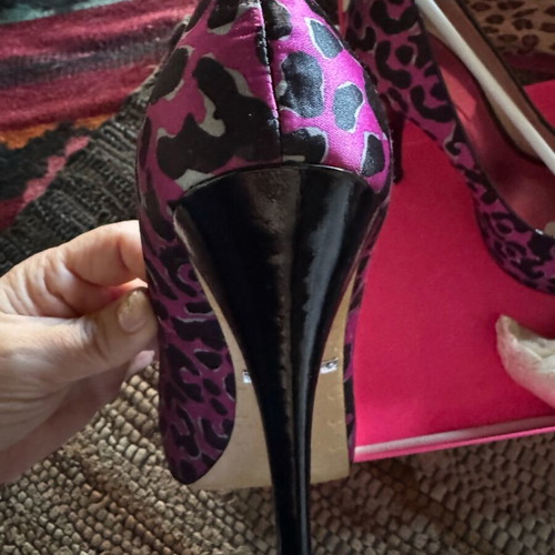 Betsey Johnson satin pumps like new, size 37.5, pink