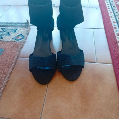 Black high heel shoes like new, size 42