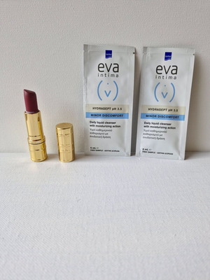 Elizabeth Arden Ultra Ceramide Lipstick No 26 used with 2 free samples