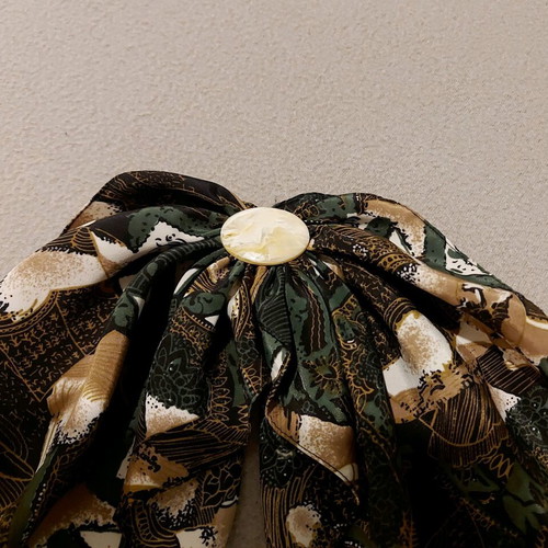 Hair clip used with olive and beige color
