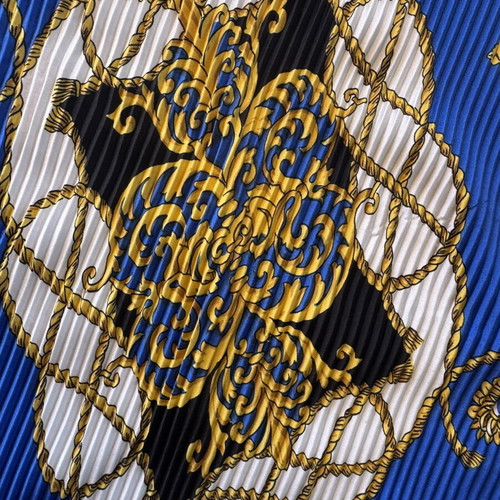 Large pleated scarf with baroque equestrian print