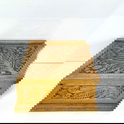 Стара дървена резбована орнаментална кутия за съхранение като нова