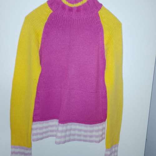 Bershka sweater used with pockets, size medium