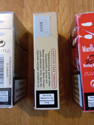 Marlboro empty cigarette boxes used