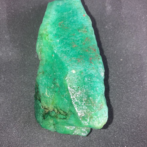 Uncut emerald 1129.00 carats with certificate